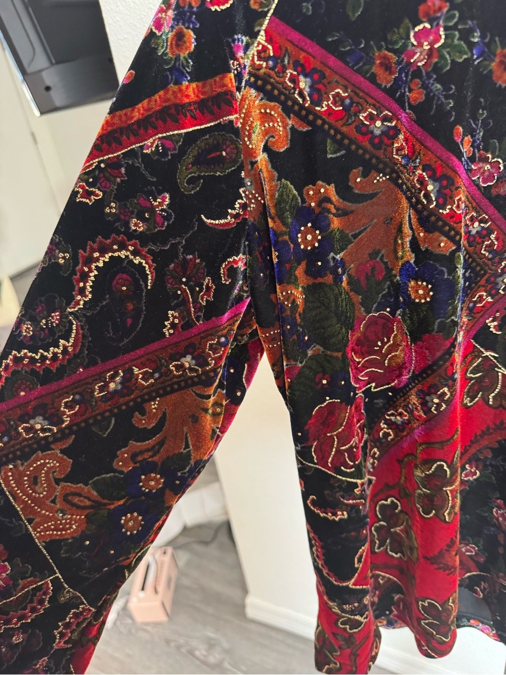 Vintage y2k multicolored paisley patterned velvet white stag blouse size large - Picture 3 of 5